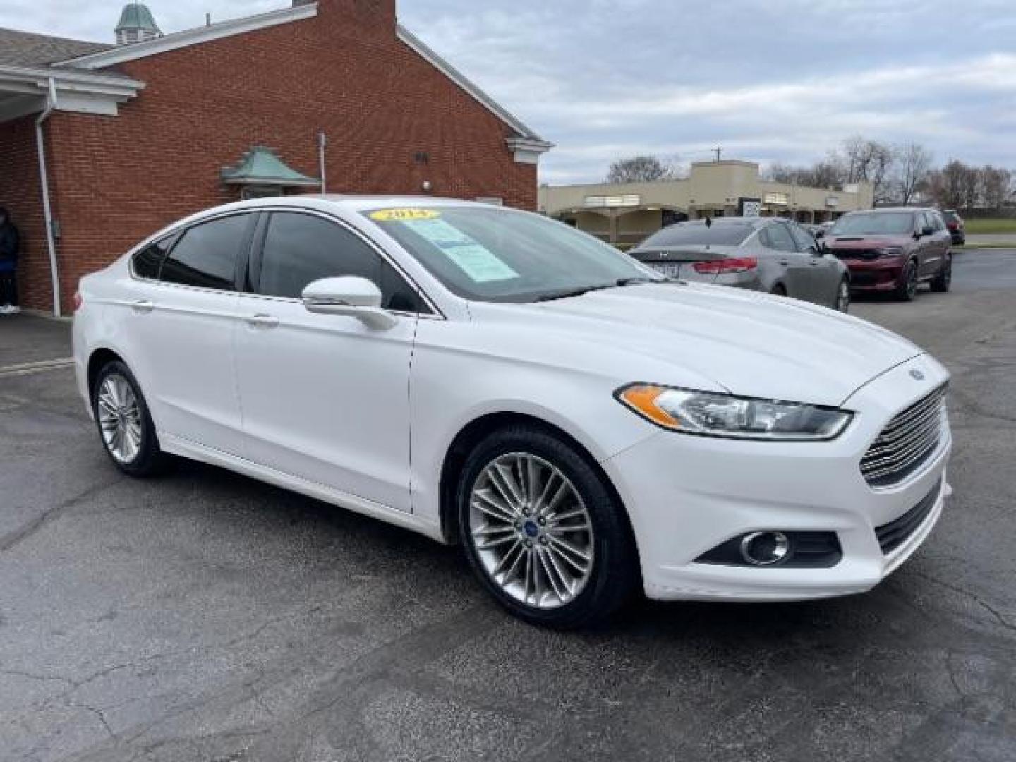 2014 White Platinum TC Met Ford Fusion SE (3FA6P0H97ER) with an 2.0L L4 DOHC 16V engine, located at 1184 Kauffman Ave, Fairborn, OH, 45324, (937) 908-9800, 39.807072, -84.030914 - Photo#0