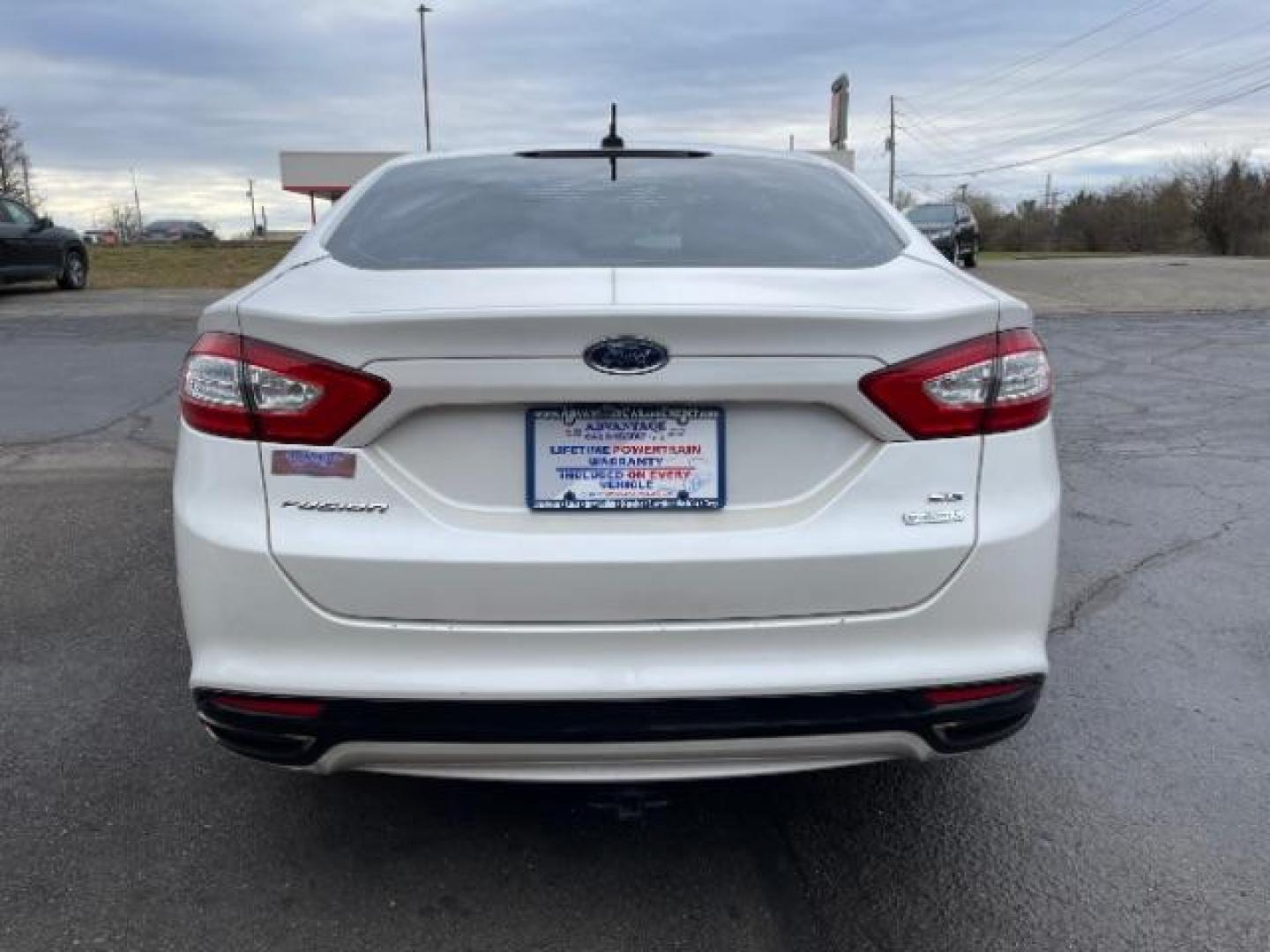 2014 White Platinum TC Met Ford Fusion SE (3FA6P0H97ER) with an 2.0L L4 DOHC 16V engine, located at 1184 Kauffman Ave, Fairborn, OH, 45324, (937) 908-9800, 39.807072, -84.030914 - Photo#4