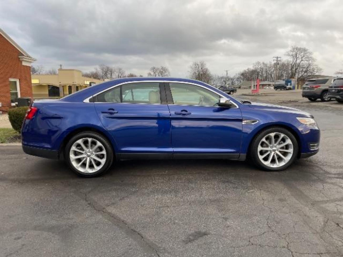 2014 Deep Impact Blue Metallic Ford Taurus Limited AWD (1FAHP2J86EG) with an 3.5L V6 DOHC 24V engine, 6-Speed Automatic transmission, located at 1230 East Main St, Xenia, OH, 45385, (937) 908-9800, 39.688026, -83.910172 - Photo#4