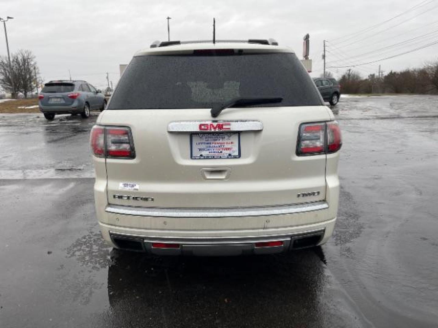 2014 White Diamond Tricoat GMC Acadia Denali AWD (1GKKVTKD0EJ) with an 3.6L V6 DOHC 24V engine, 6-Speed Automatic transmission, located at 1099 N County Rd 25A , Troy, OH, 45373, (937) 908-9800, 40.057079, -84.212883 - Photo#4