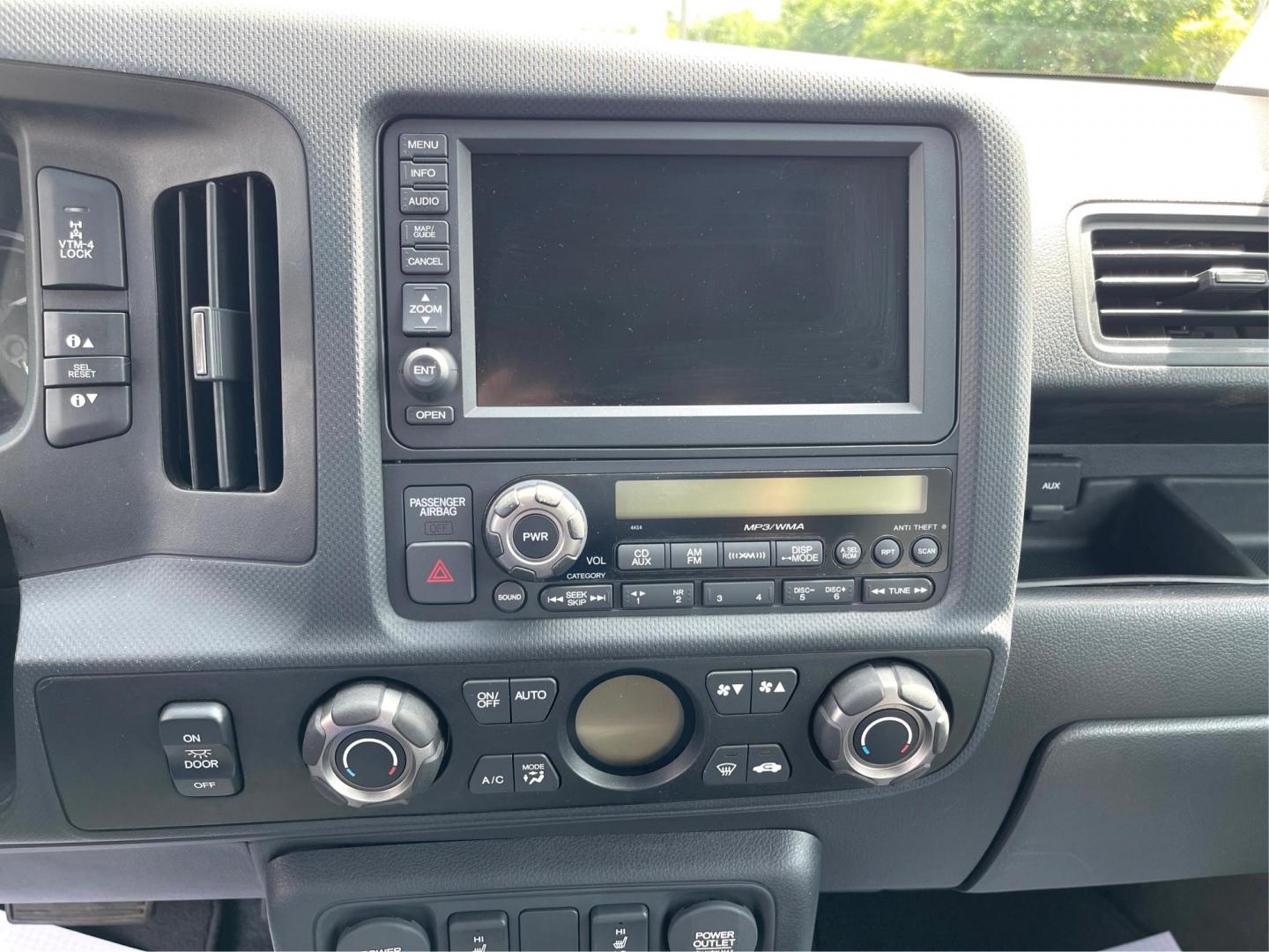 2014 Alabaster Silver Metallic Honda Ridgeline RTL-S (5FPYK1F67EB) with an 3.5L V6 SOHC 24V engine, 5-Speed Automatic transmission, located at 1230 East Main St, Xenia, OH, 45385, (937) 908-9800, 39.688026, -83.910172 - Photo#11