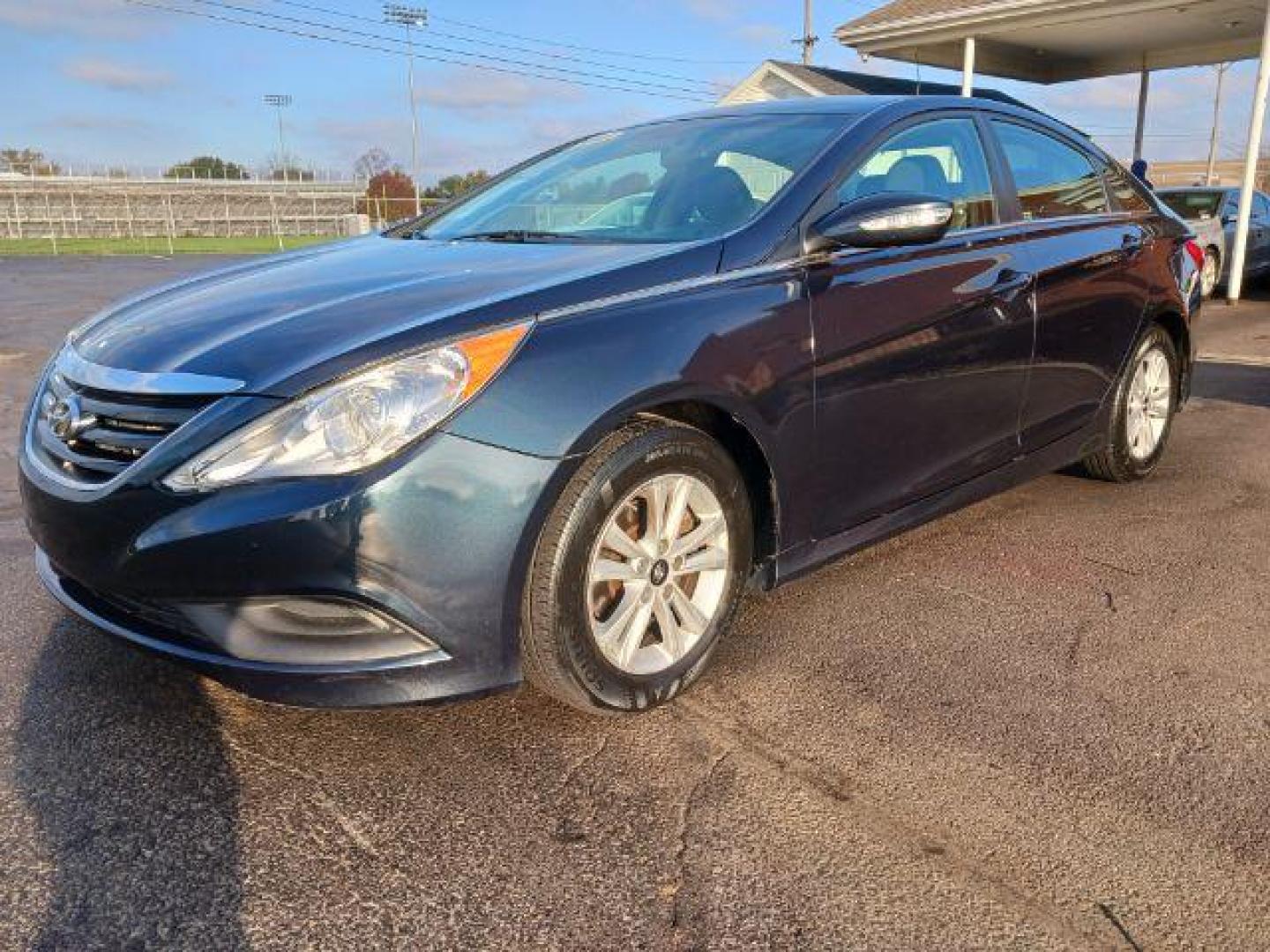 2014 Harbor Gray Metallic Hyundai Sonata GLS (5NPEB4AC8EH) with an 2.4L L4 DOHC 16V engine, 6-Speed Automatic transmission, located at 4508 South Dixie Dr, Moraine, OH, 45439, (937) 908-9800, 39.689976, -84.218452 - Photo#2