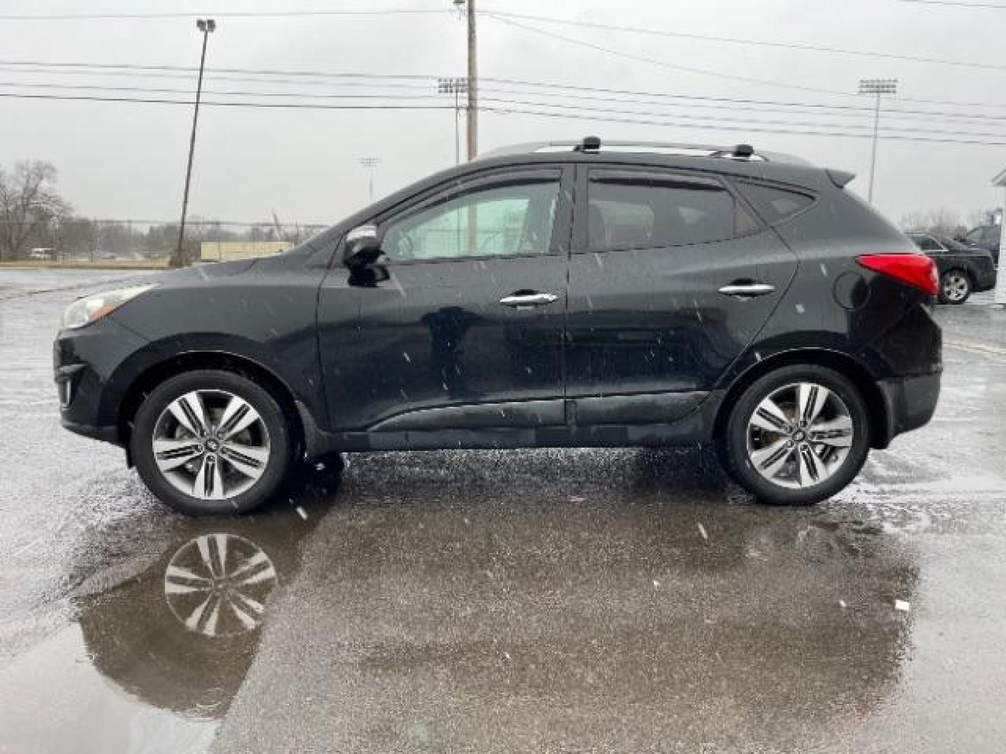 2014 Ash Black Hyundai Tucson GLS AWD (KM8JUCAG3EU) with an 2.4L L4 DOHC 16V engine, 6-Speed Automatic transmission, located at 1099 N County Rd 25A , Troy, OH, 45373, (937) 908-9800, 40.057079, -84.212883 - Photo#2