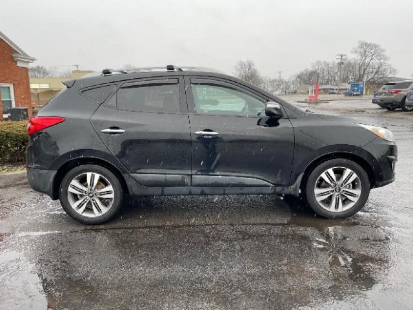 2014 Ash Black Hyundai Tucson GLS AWD (KM8JUCAG3EU) with an 2.4L L4 DOHC 16V engine, 6-Speed Automatic transmission, located at 1099 N County Rd 25A , Troy, OH, 45373, (937) 908-9800, 40.057079, -84.212883 - Photo#3