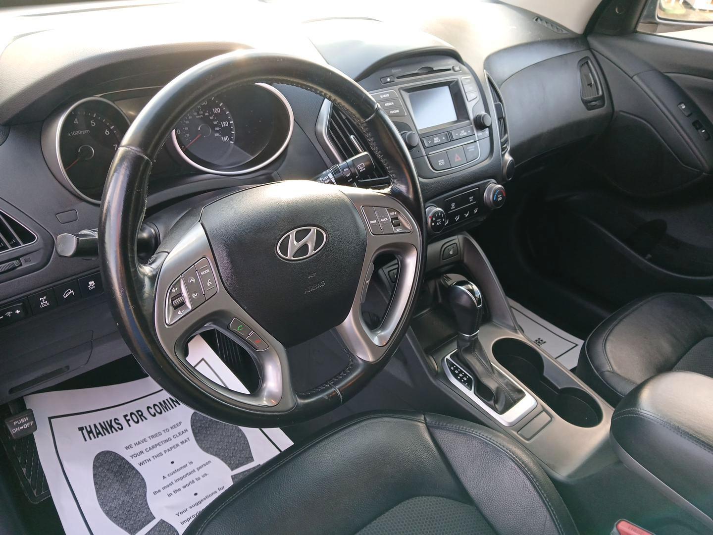 2014 Shadow Grey Hyundai Tucson GLS AWD (KM8JUCAG3EU) with an 2.4L L4 DOHC 16V engine, 6-Speed Automatic transmission, located at 1230 East Main St, Xenia, OH, 45385, (937) 908-9800, 39.688026, -83.910172 - Photo#8