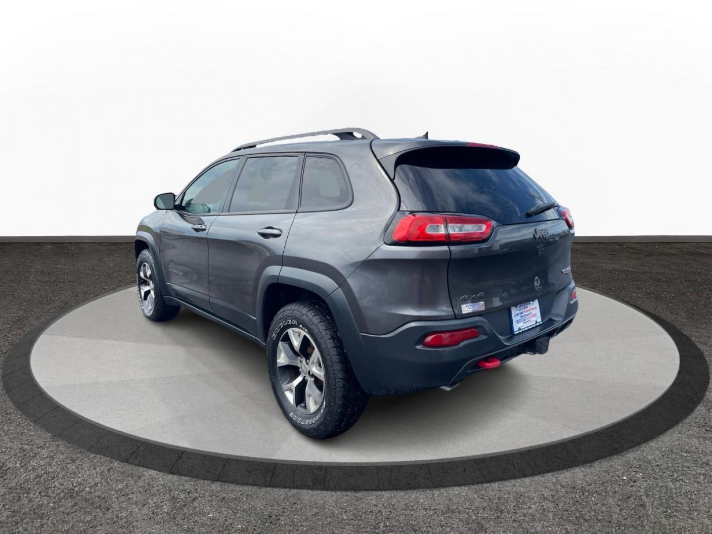 2014 Granite Crystal Met CC Jeep Cherokee (1C4PJMBSXEW) with an 3.2L V6 DOHC 24V engine, 9-Speed Automatic transmission, located at 1184 Kauffman Ave, Fairborn, OH, 45324, (937) 908-9800, 39.807072, -84.030914 - Photo#4