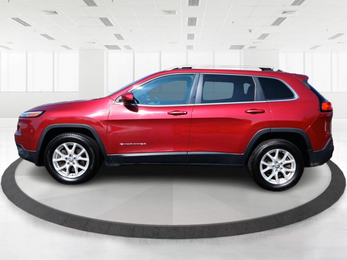 2014 Dp Cherry Red Crystal PC Jeep Cherokee (1C4PJMCS0EW) with an 3.2L V6 DOHC 24V engine, 9-Speed Automatic transmission, located at 1951 S Dayton Lakeview Rd., New Carlisle, OH, 45344, (937) 908-9800, 39.890999, -84.050255 - Photo#5