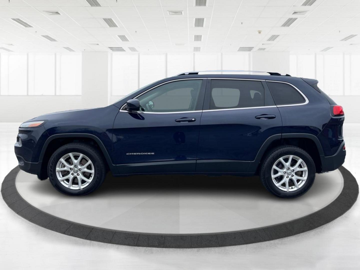 2014 True Blue Pearlcoat Jeep Cherokee Latitude FWD (1C4PJLCB7EW) with an 2.4L L4 DOHC 16V engine, 9-Speed Automatic transmission, located at 8750 N County Rd 25A, Piqua, OH, 45356, (937) 908-9800, 40.164391, -84.232513 - Photo#5