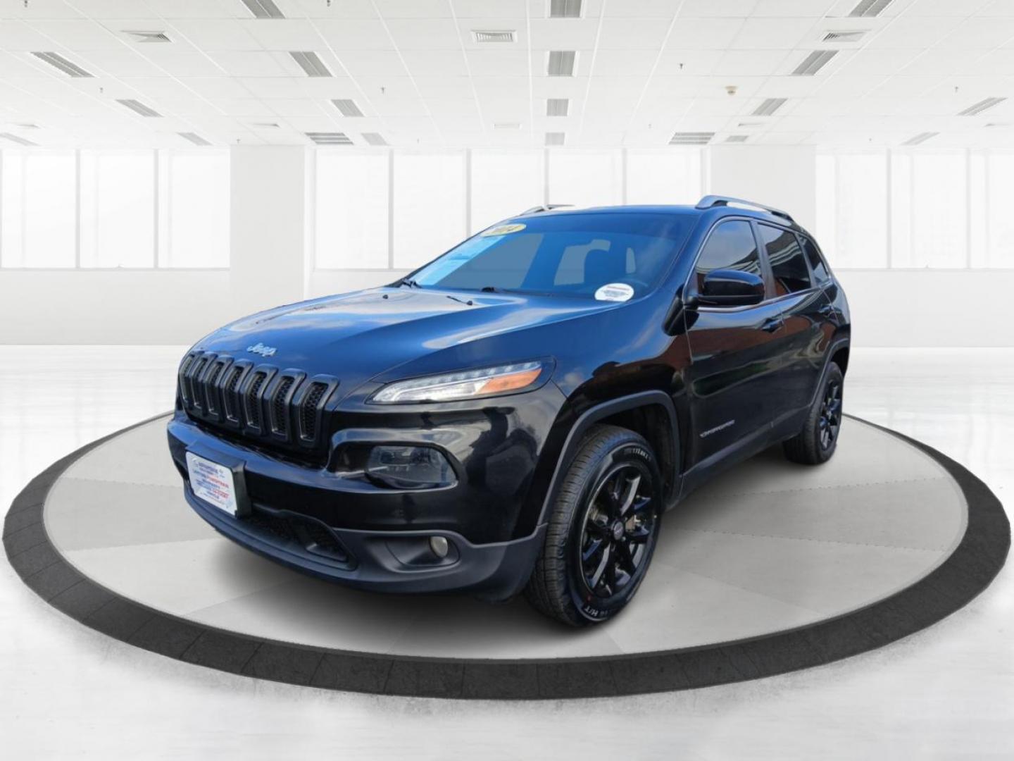 2014 Jeep Cherokee Latitude 4WD (1C4PJMCB6EW) with an 2.4L L4 DOHC 16V engine, 9-Speed Automatic transmission, located at 1230 East Main St, Xenia, OH, 45385, (937) 908-9800, 39.688026, -83.910172 - 2014 Jeep Cherokee Latitude 4WD - Photo#7