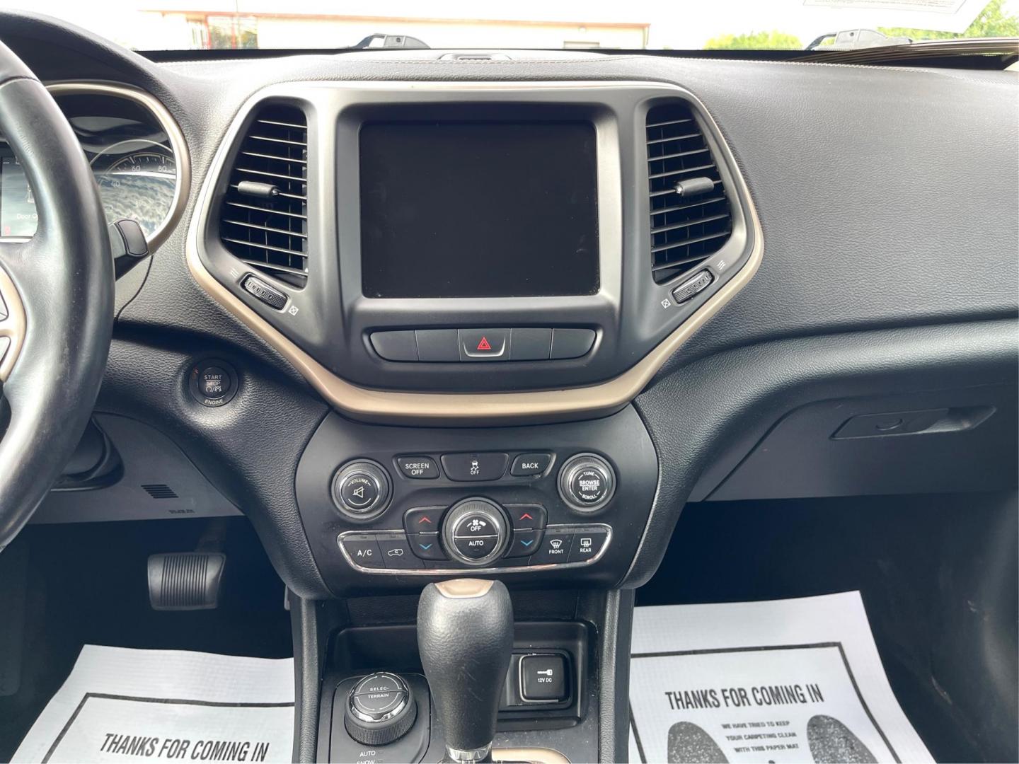 2014 Brilliant Black Crystal P Jeep Cherokee (1C4PJMCS4EW) with an 3.2L V6 DOHC 24V engine, 9-Speed Automatic transmission, located at 1230 East Main St, Xenia, OH, 45385, (937) 908-9800, 39.688026, -83.910172 - Photo#11