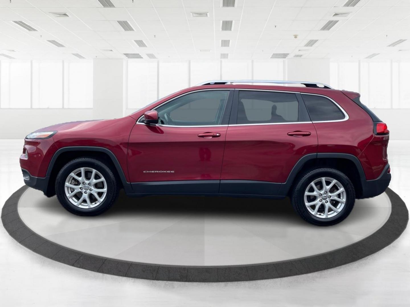 2014 Dp Cherry Red Crystal PC Jeep Cherokee Latitude FWD (1C4PJLCB4EW) with an 2.4L L4 DOHC 16V engine, 9-Speed Automatic transmission, located at 1230 East Main St, Xenia, OH, 45385, (937) 908-9800, 39.688026, -83.910172 - Photo#5