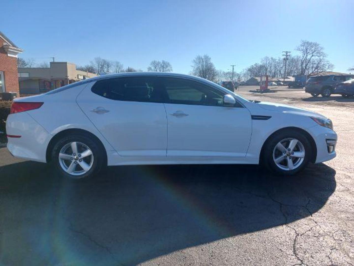 2014 Snow White Pearl Kia Optima LX (5XXGM4A71EG) with an 2.4L L4 DOHC 16V engine, 6-Speed Automatic transmission, located at 1099 N County Rd 25A , Troy, OH, 45373, (937) 908-9800, 40.057079, -84.212883 - Photo#4