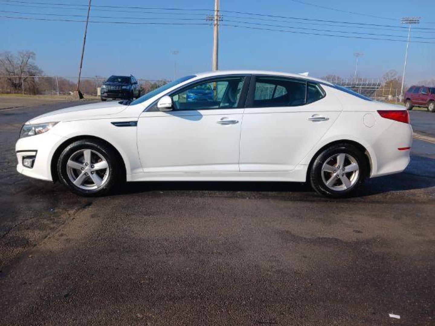 2014 Snow White Pearl Kia Optima LX (5XXGM4A75EG) with an 2.4L L4 DOHC 16V engine, 6-Speed Automatic transmission, located at 4508 South Dixie Dr, Moraine, OH, 45439, (937) 908-9800, 39.689976, -84.218452 - Photo#3