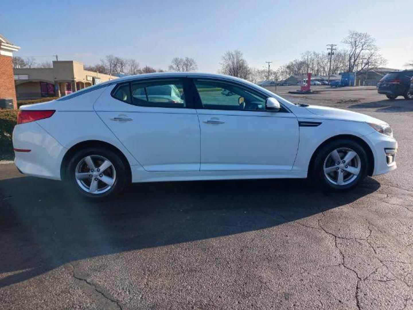 2014 Snow White Pearl Kia Optima LX (5XXGM4A75EG) with an 2.4L L4 DOHC 16V engine, 6-Speed Automatic transmission, located at 4508 South Dixie Dr, Moraine, OH, 45439, (937) 908-9800, 39.689976, -84.218452 - Photo#4