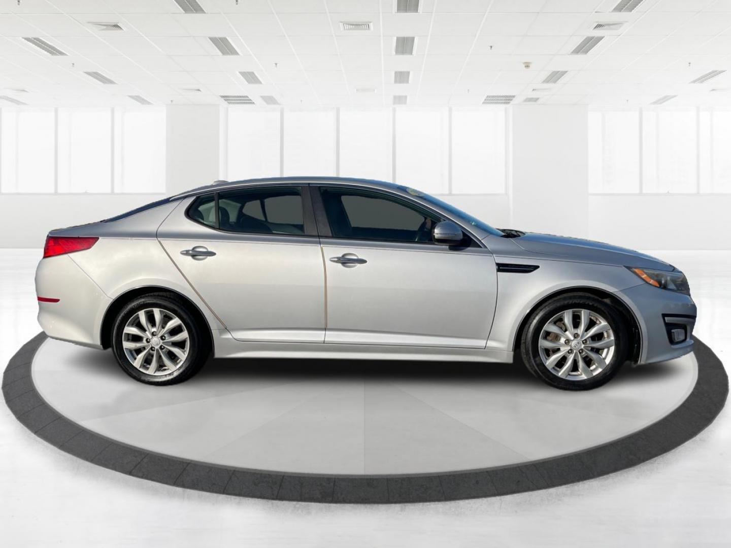 2014 Bright Silver Kia Optima EX (5XXGN4A72EG) with an 2.4L L4 DOHC 16V engine, 6-Speed Automatic transmission, located at 1230 East Main St, Xenia, OH, 45385, (937) 908-9800, 39.688026, -83.910172 - Photo#1