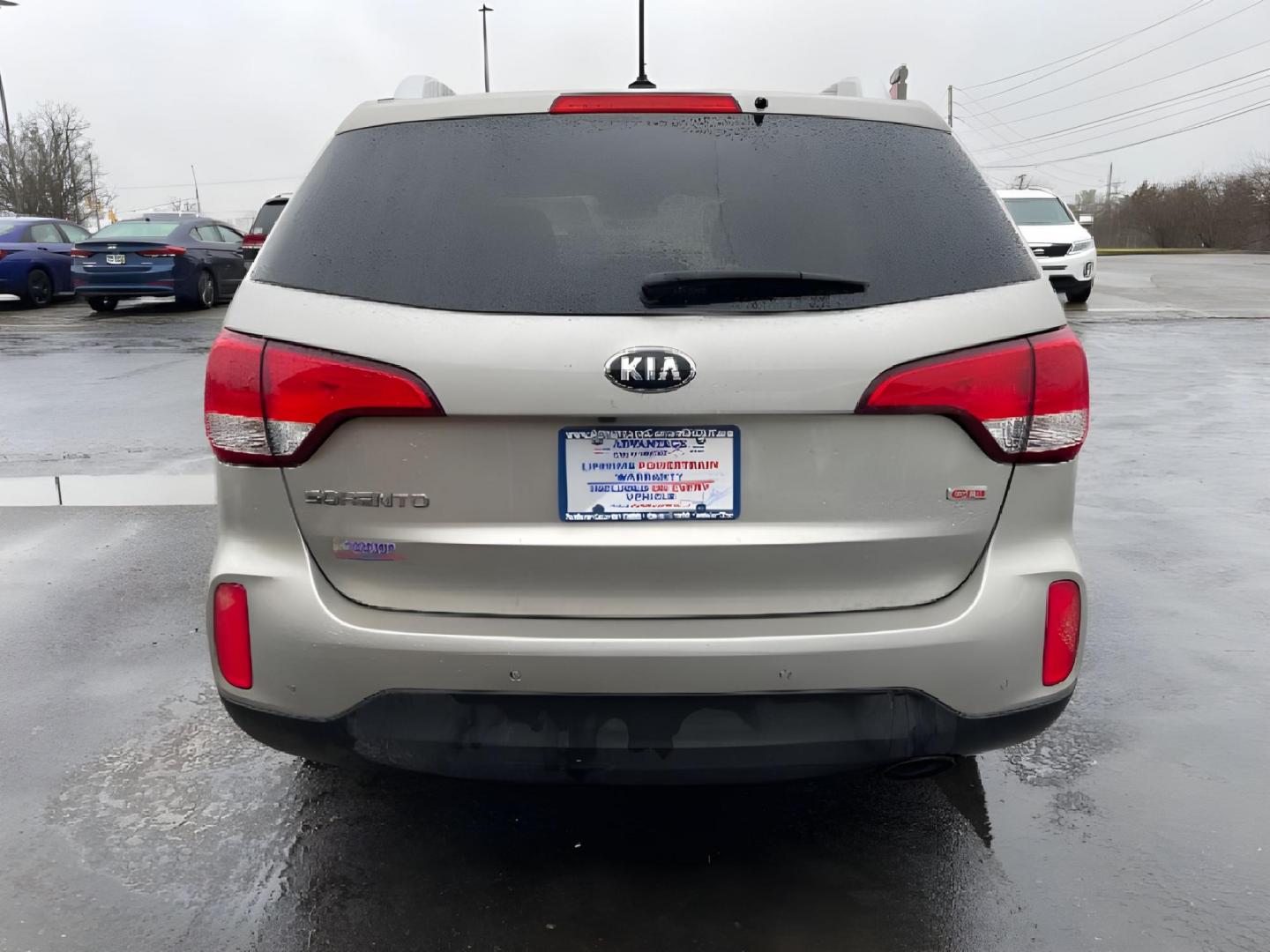 2014 Silver Kia Sorento (5XYKTCA60EG) with an 2.4L L4 DOHC 16V engine, 6-Speed Automatic transmission, located at 401 Woodman Dr, Riverside, OH, 45431, (937) 908-9800, 39.760899, -84.123421 - Photo#4