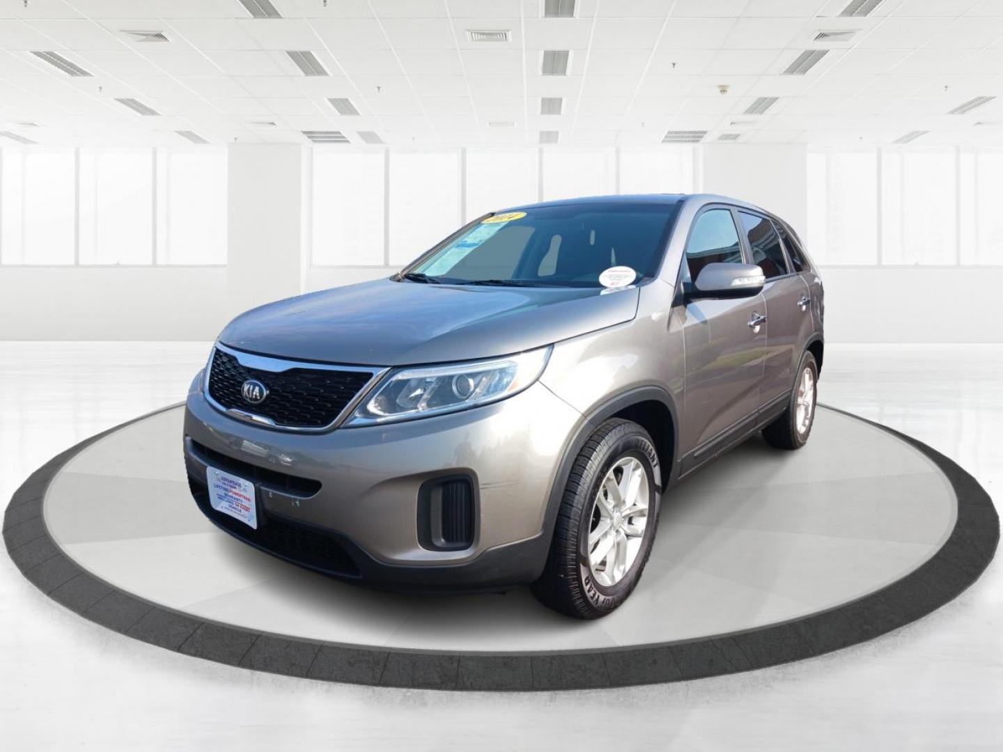 2014 Gray Kia Sorento (5XYKT3A64EG) with an 2.4L L4 DOHC 16V engine, 6-Speed Automatic transmission, located at 1099 N County Rd 25A , Troy, OH, 45373, (937) 908-9800, 40.057079, -84.212883 - Photo#7