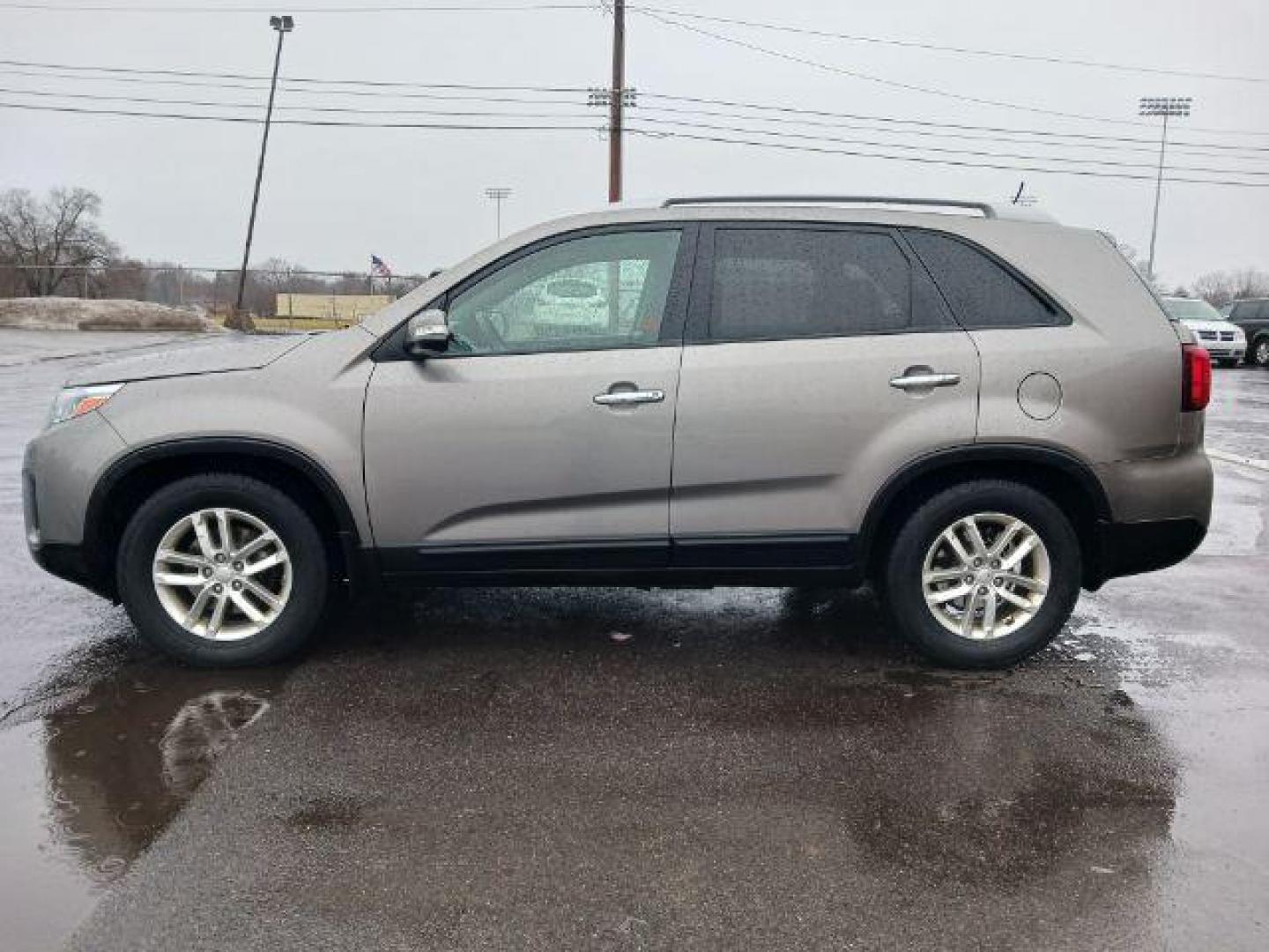 2014 Brown Kia Sorento LX 2WD (5XYKT4A61EG) with an 2.4L L4 DOHC 16V engine, 6-Speed Automatic transmission, located at 4508 South Dixie Dr, Moraine, OH, 45439, (937) 908-9800, 39.689976, -84.218452 - Photo#3