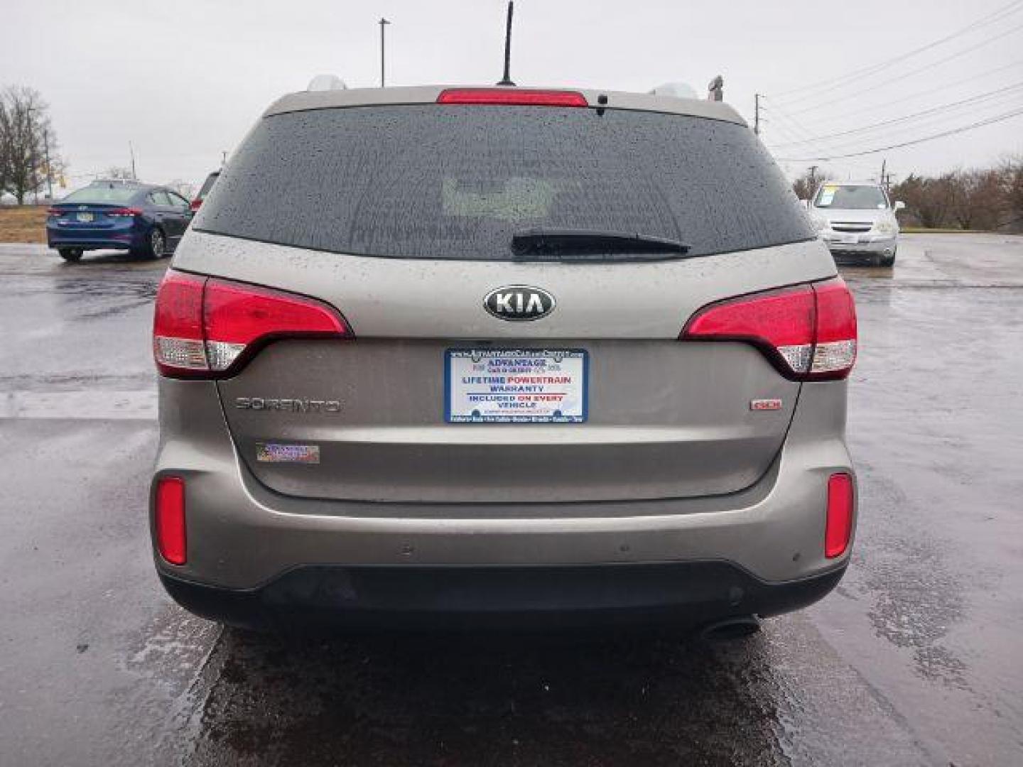 2014 Brown Kia Sorento LX 2WD (5XYKT4A61EG) with an 2.4L L4 DOHC 16V engine, 6-Speed Automatic transmission, located at 4508 South Dixie Dr, Moraine, OH, 45439, (937) 908-9800, 39.689976, -84.218452 - Photo#5