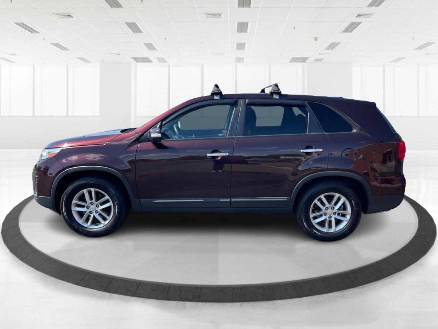 2014 Maroon Kia Sorento LX 2WD (5XYKT3A65EG) with an 2.4L L4 DOHC 16V engine, 6-Speed Automatic transmission, located at 4508 South Dixie Dr, Moraine, OH, 45439, (937) 908-9800, 39.689976, -84.218452 - Photo#5