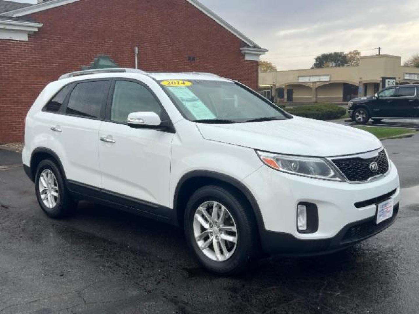 2014 White Kia Sorento LX 2WD (5XYKT3A68EG) with an 2.4L L4 DOHC 16V engine, 6-Speed Automatic transmission, located at 1099 N County Rd 25A , Troy, OH, 45373, (937) 908-9800, 40.057079, -84.212883 - Photo#0