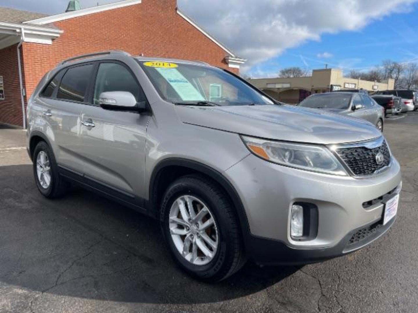 2014 Silver Kia Sorento LX 2WD (5XYKT4A64EG) with an 2.4L L4 DOHC 16V engine, 6-Speed Automatic transmission, located at 880 E. National Road, Vandalia, OH, 45377, (937) 908-9800, 39.891918, -84.183594 - Photo#0