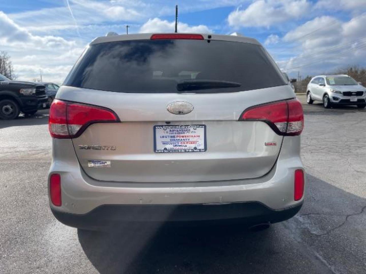 2014 Silver Kia Sorento LX 2WD (5XYKT4A64EG) with an 2.4L L4 DOHC 16V engine, 6-Speed Automatic transmission, located at 880 E. National Road, Vandalia, OH, 45377, (937) 908-9800, 39.891918, -84.183594 - Photo#4