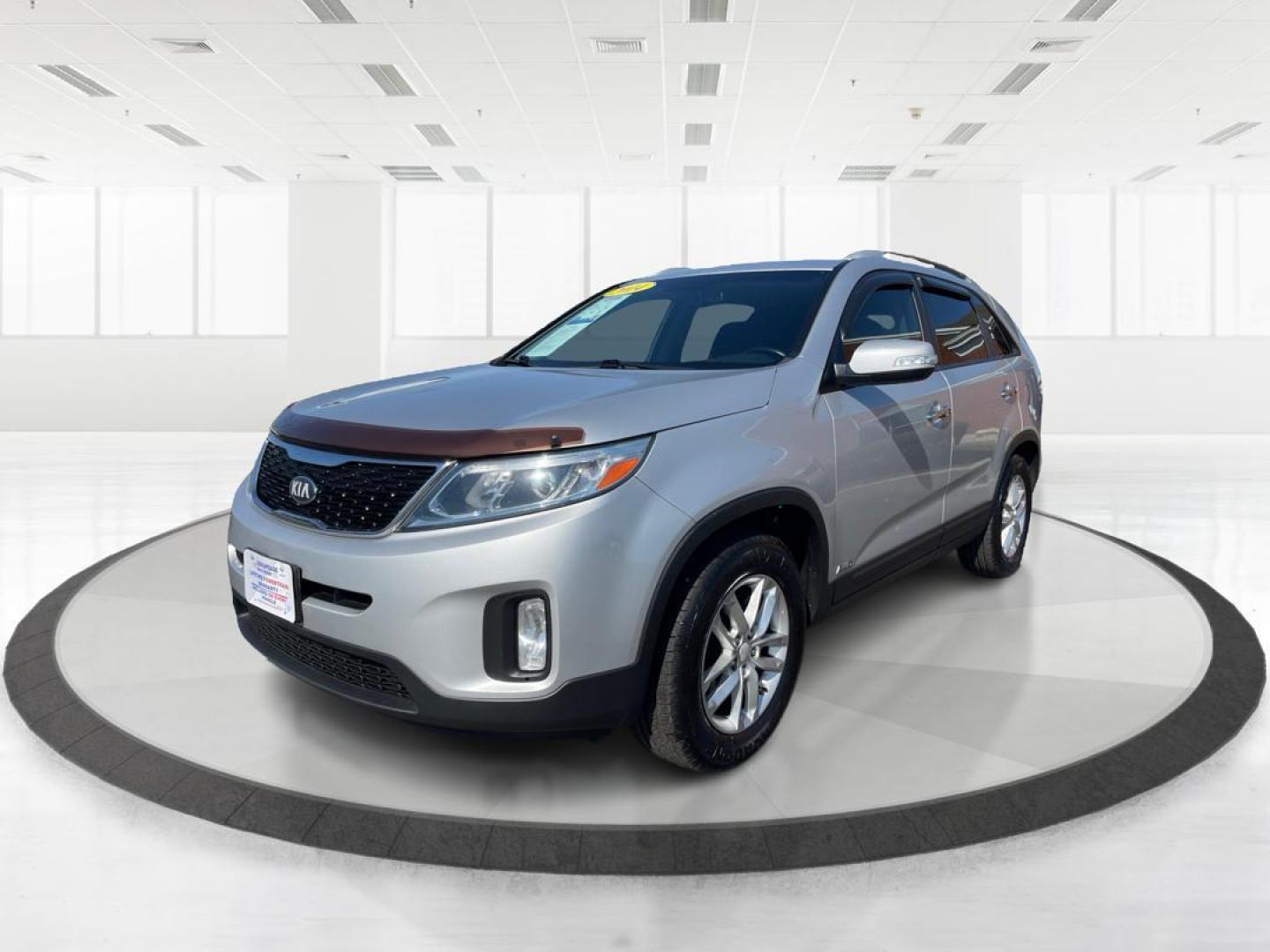 2014 Silver Kia Sorento LX AWD (5XYKTCA69EG) with an 2.4L L4 DOHC 16V engine, 6-Speed Automatic transmission, located at 880 E. National Road, Vandalia, OH, 45377, (937) 908-9800, 39.891918, -84.183594 - Photo#7