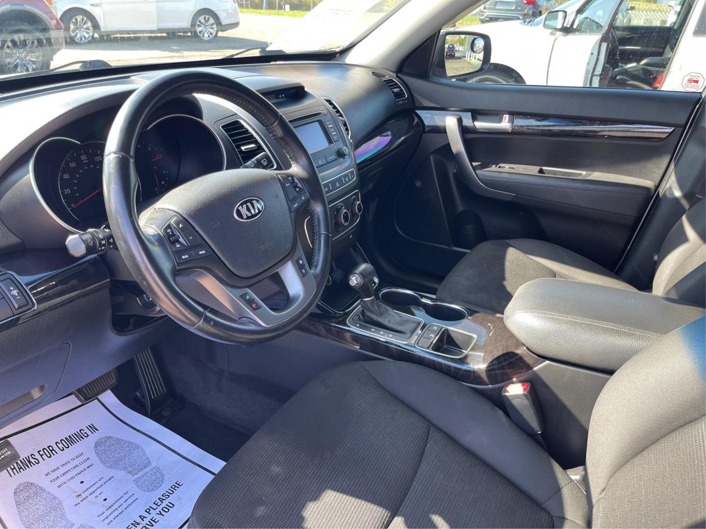 2014 Silver Kia Sorento LX AWD (5XYKTCA69EG) with an 2.4L L4 DOHC 16V engine, 6-Speed Automatic transmission, located at 880 E. National Road, Vandalia, OH, 45377, (937) 908-9800, 39.891918, -84.183594 - Photo#8