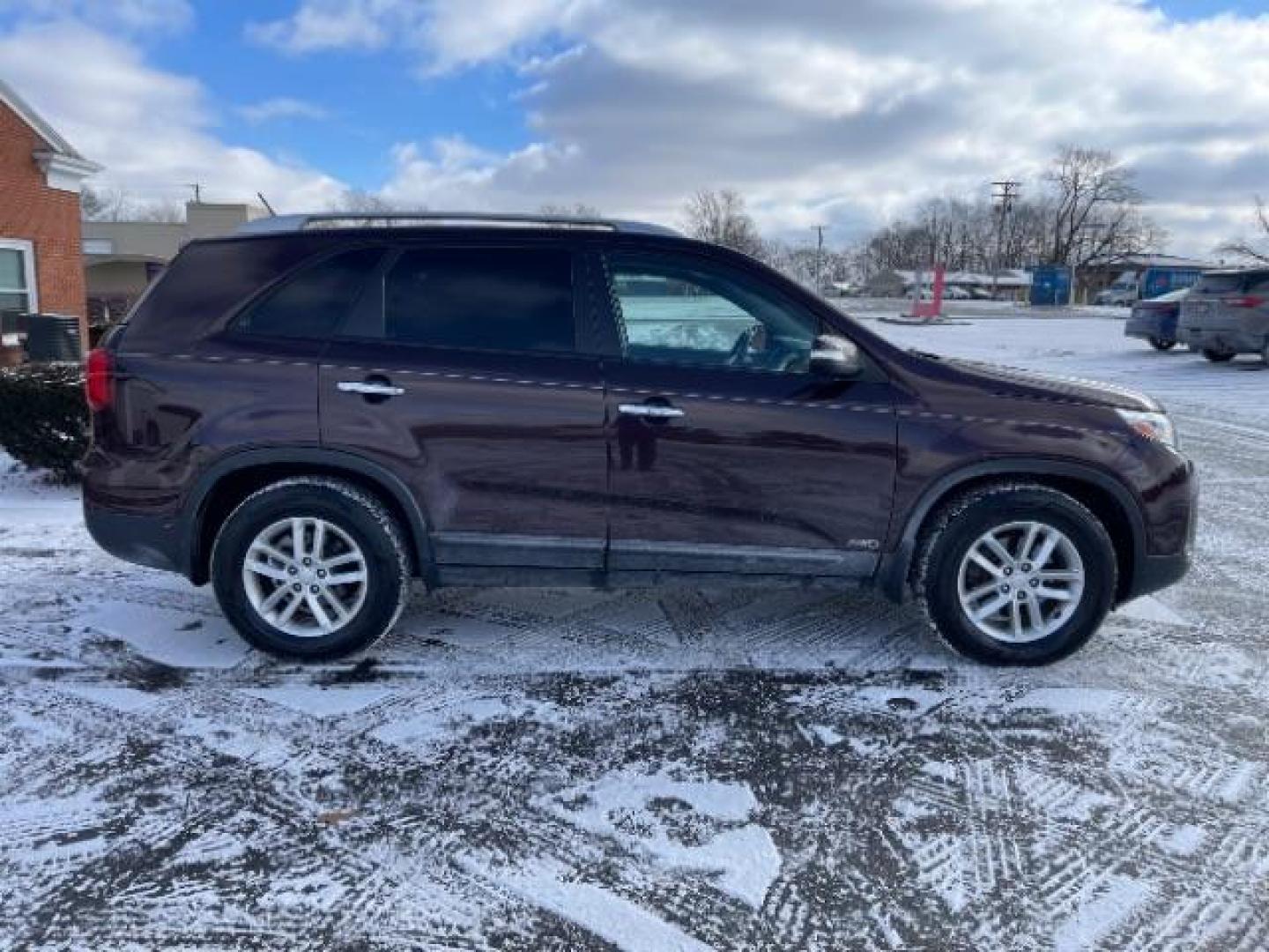 2014 Dark Cherry Kia Sorento LX AWD (5XYKTCA63EG) with an 2.4L L4 DOHC 16V engine, 6-Speed Automatic transmission, located at 1230 East Main St, Xenia, OH, 45385, (937) 908-9800, 39.688026, -83.910172 - Photo#3