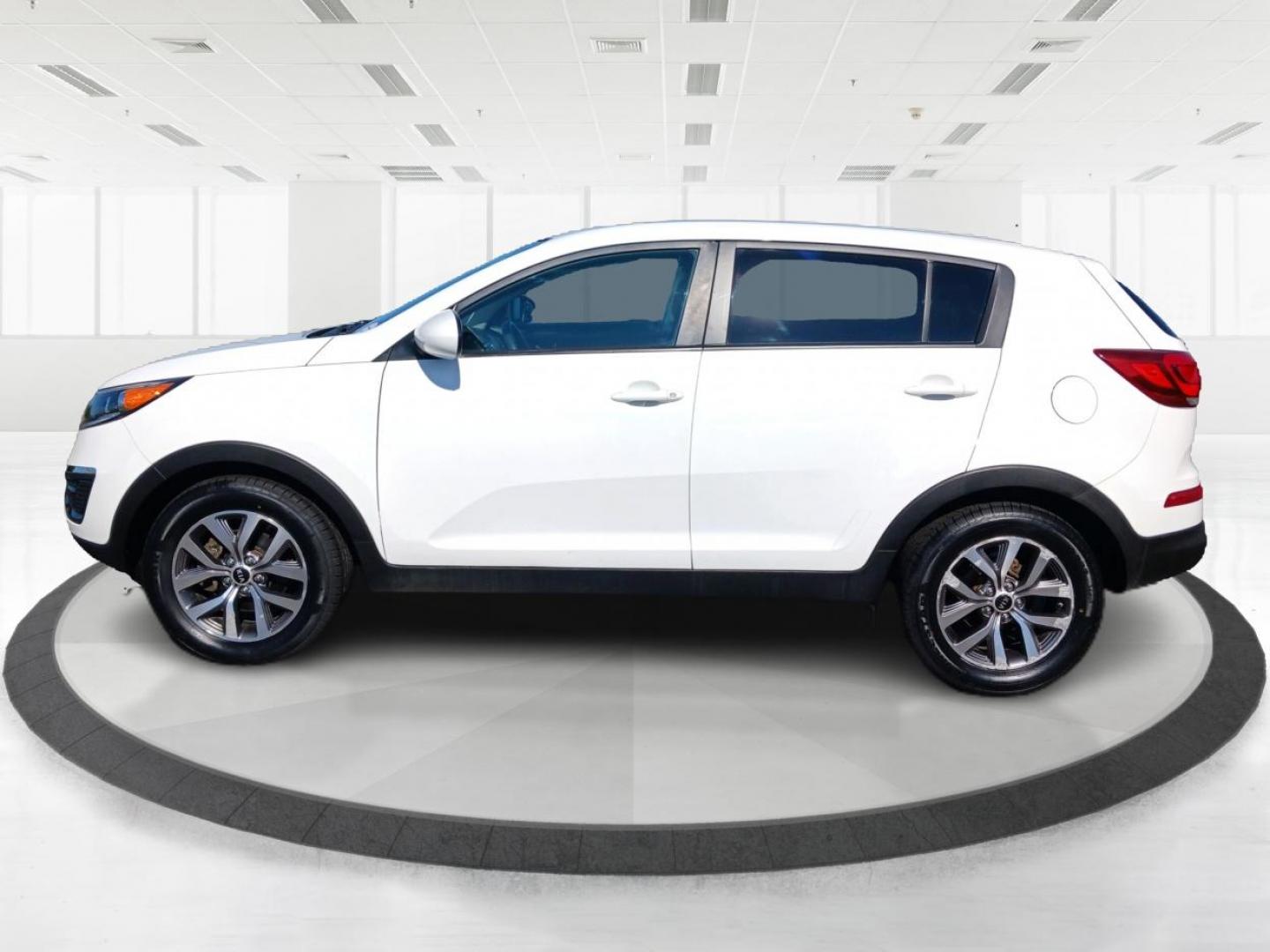 2014 Clear White Kia Sportage LX FWD (KNDPB3AC0E7) with an 2.4L V6 DOHC 24V engine, 6-Speed Automatic transmission, located at 880 E. National Road, Vandalia, OH, 45377, (937) 908-9800, 39.891918, -84.183594 - Photo#5