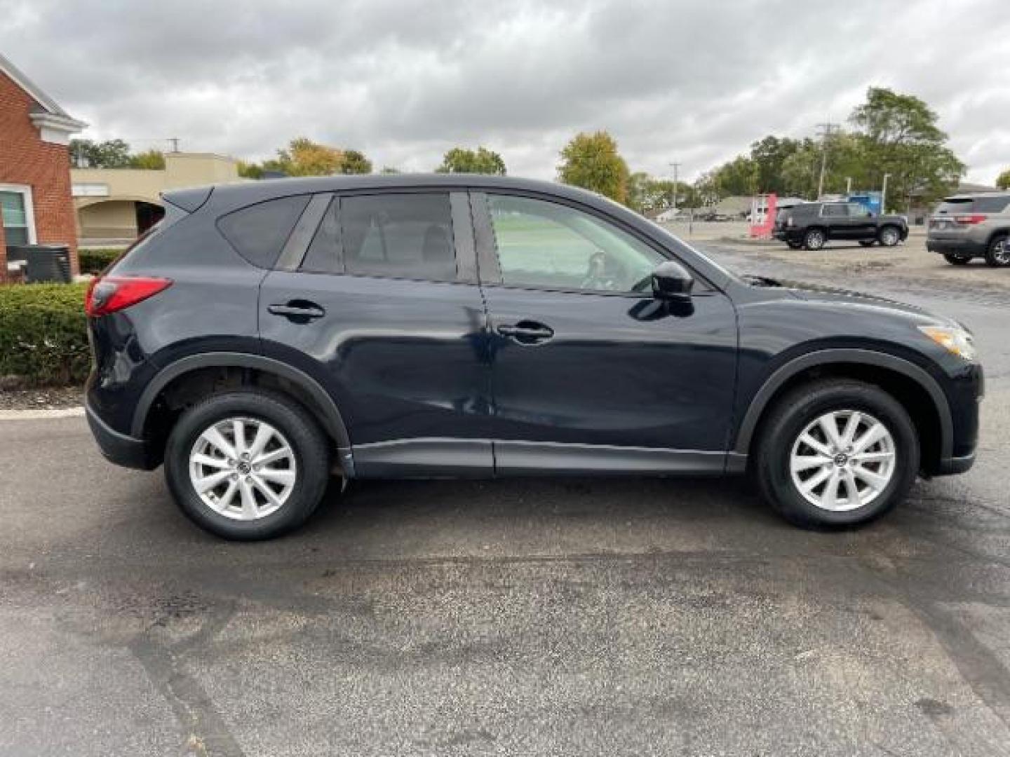 2014 Jet Black Mica Mazda CX-5 Touring AWD (JM3KE4CY2E0) with an 2.5L L4 DOHC 16V engine, 6-Speed Automatic transmission, located at 1230 East Main St, Xenia, OH, 45385, (937) 908-9800, 39.688026, -83.910172 - Photo#5