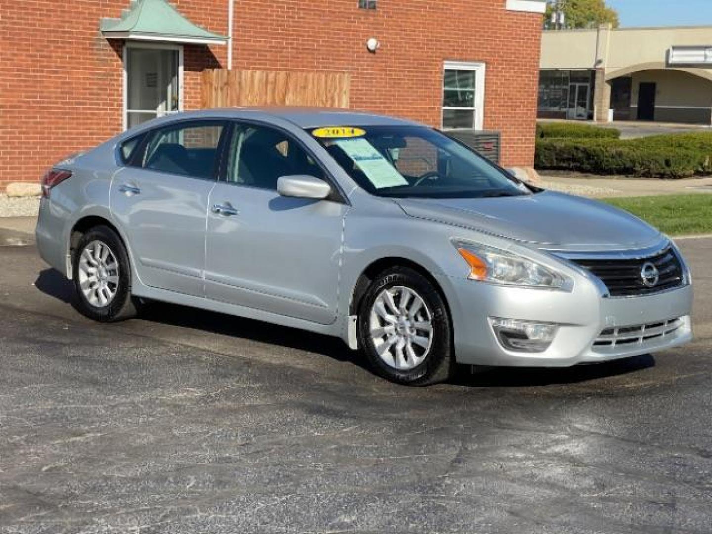 2014 Brilliant Silver Metallic Nissan Altima 2.5 S (1N4AL3APXEC) with an 2.5L L4 DOHC 16V engine, Continuously Variable Transmission transmission, located at 1230 East Main St, Xenia, OH, 45385, (937) 908-9800, 39.688026, -83.910172 - Photo#0