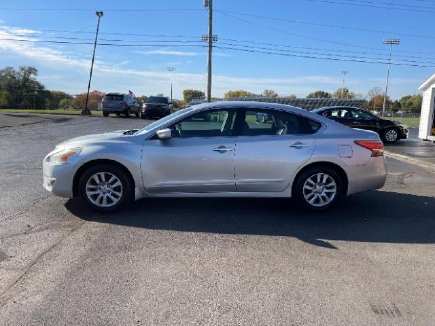 2014 Brilliant Silver Metallic Nissan Altima 2.5 S (1N4AL3APXEC) with an 2.5L L4 DOHC 16V engine, Continuously Variable Transmission transmission, located at 1230 East Main St, Xenia, OH, 45385, (937) 908-9800, 39.688026, -83.910172 - Photo#4