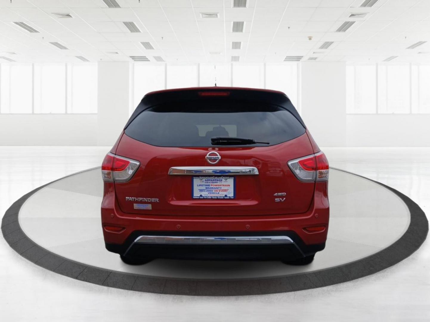 2014 Cayenne Red Nissan Pathfinder S 4WD (5N1AR2MMXEC) with an 3.5L V6 DOHC 24V engine, Continuously Variable Transmission transmission, located at 1099 N County Rd 25A , Troy, OH, 45373, (937) 908-9800, 40.057079, -84.212883 - Photo#3