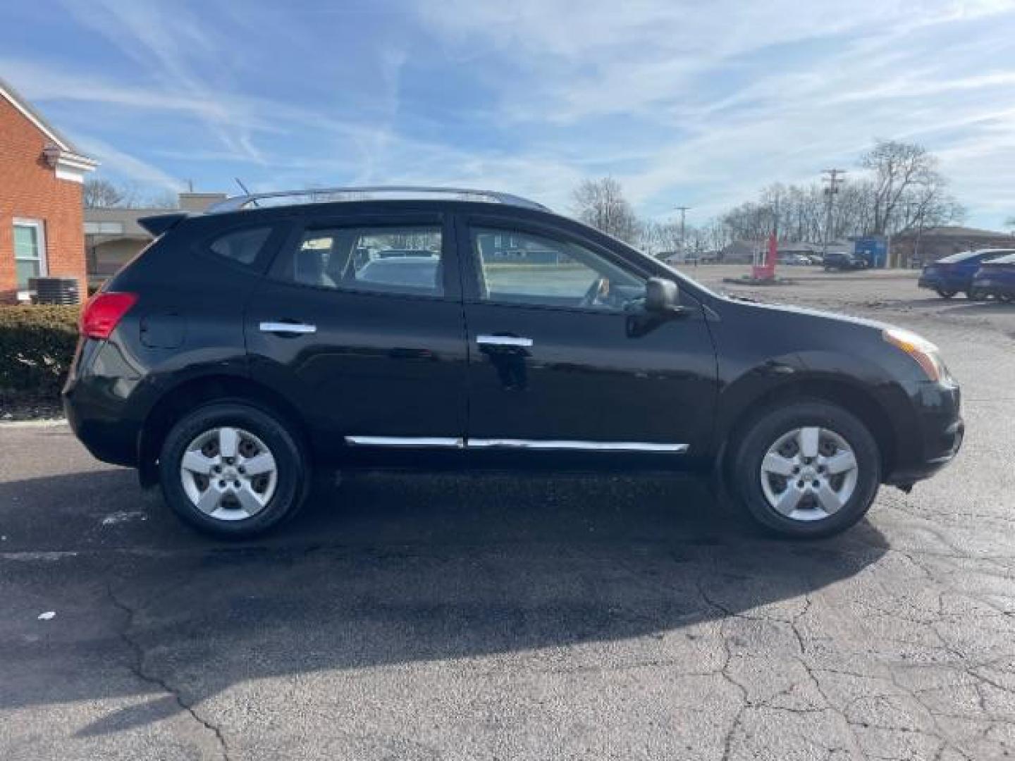 2014 Super Black Nissan Rogue Select S AWD (JN8AS5MV3EW) with an 2.5L L4 DOHC 16V engine, Continuously Variable Transmission transmission, located at 4508 South Dixie Dr, Moraine, OH, 45439, (937) 908-9800, 39.689976, -84.218452 - Photo#5