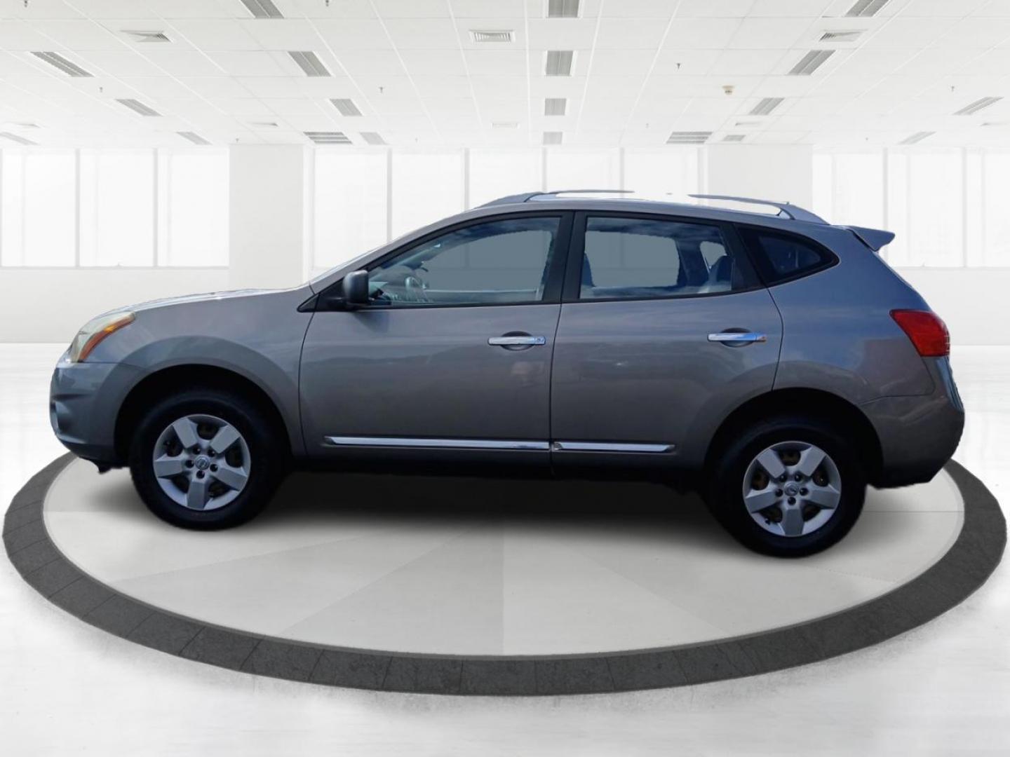 2014 Platinum Graphite Nissan Rogue Select (JN8AS5MV4EW) with an 2.5L L4 DOHC 16V engine, Continuously Variable Transmission transmission, located at 1230 East Main St, Xenia, OH, 45385, (937) 908-9800, 39.688026, -83.910172 - Photo#5