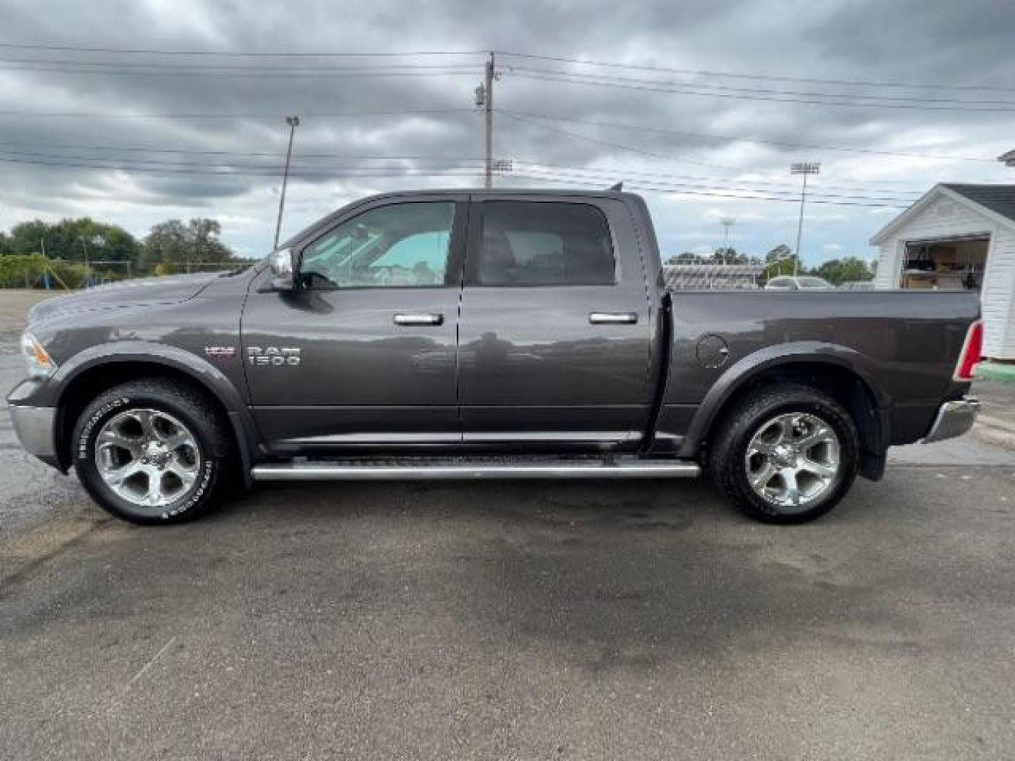 2014 Granite Crystal Met CC RAM 1500 Laramie Crew Cab SWB 4WD (1C6RR7NTXES) with an 5.7L V8 OHV 16V engine, 8-Speed Automatic transmission, located at 1184 Kauffman Ave, Fairborn, OH, 45324, (937) 908-9800, 39.807072, -84.030914 - Photo#3