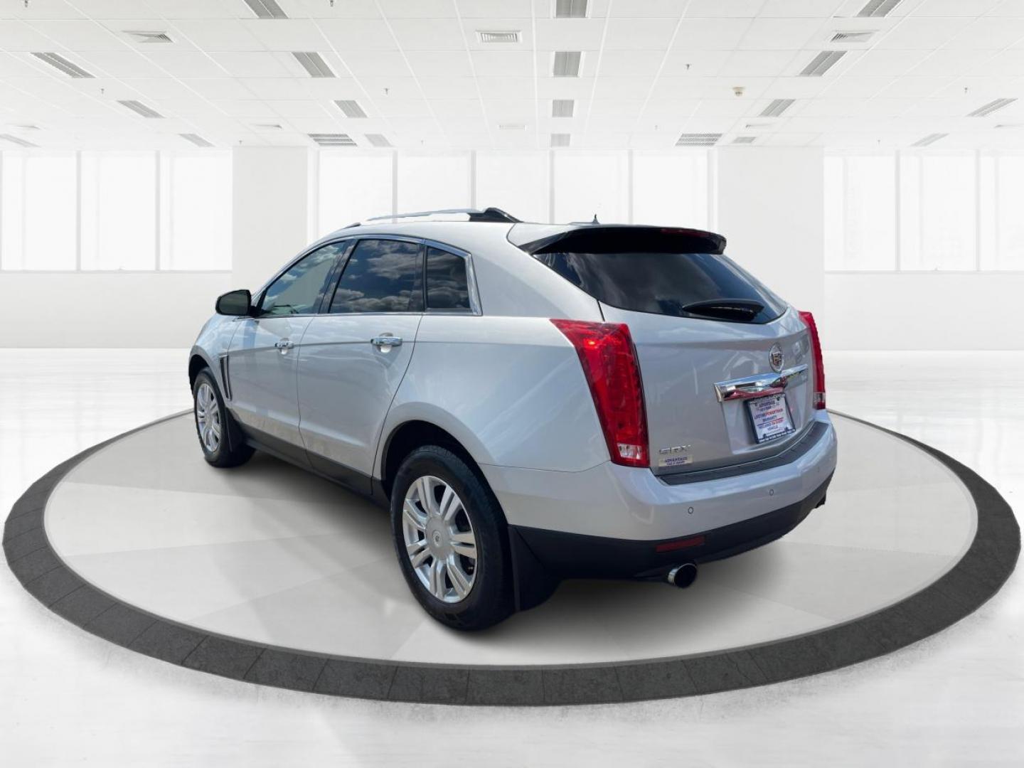 2015 Platinum Ice Tricoat Cadillac SRX (3GYFNBE38FS) with an 3.6L V6 DOHC 24V FFV engine, 6-Speed Automatic transmission, located at 4508 South Dixie Dr, Moraine, OH, 45439, (937) 908-9800, 39.689976, -84.218452 - Photo#4