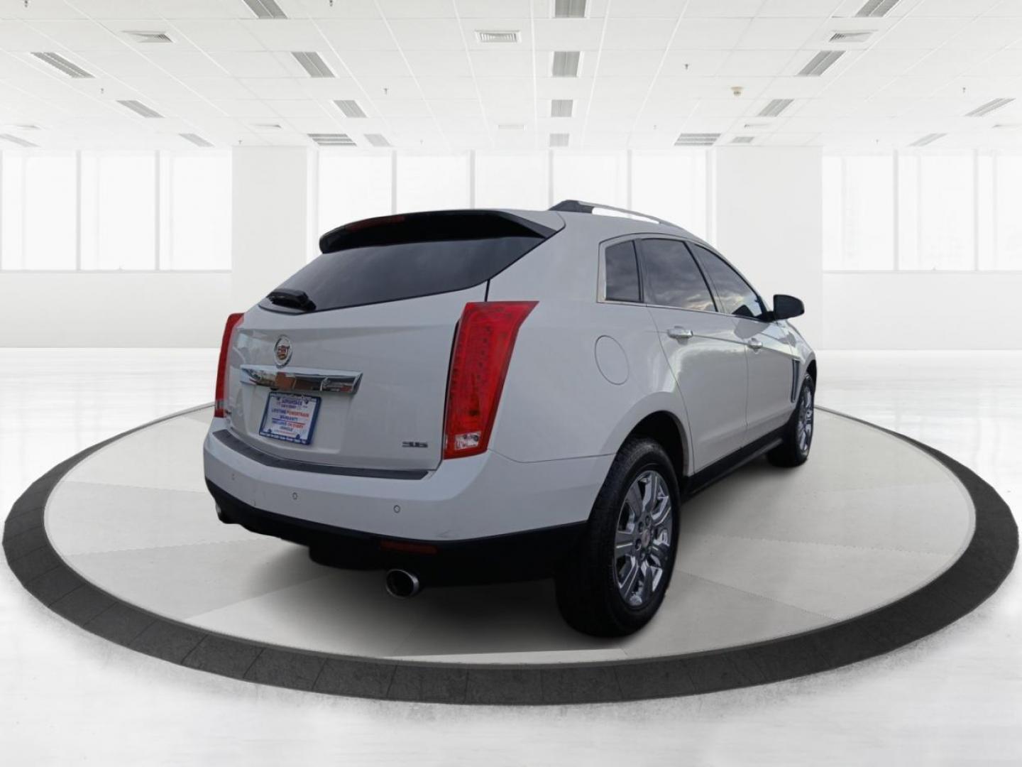 2015 Cadillac SRX Luxury Collection FWD (3GYFNBE3XFS) with an 3.6L V6 DOHC 24V FFV engine, 6-Speed Automatic transmission, located at 4508 South Dixie Dr, Moraine, OH, 45439, (937) 908-9800, 39.689976, -84.218452 - 2015 Cadillac SRX Luxury Collection FWD - Photo#2