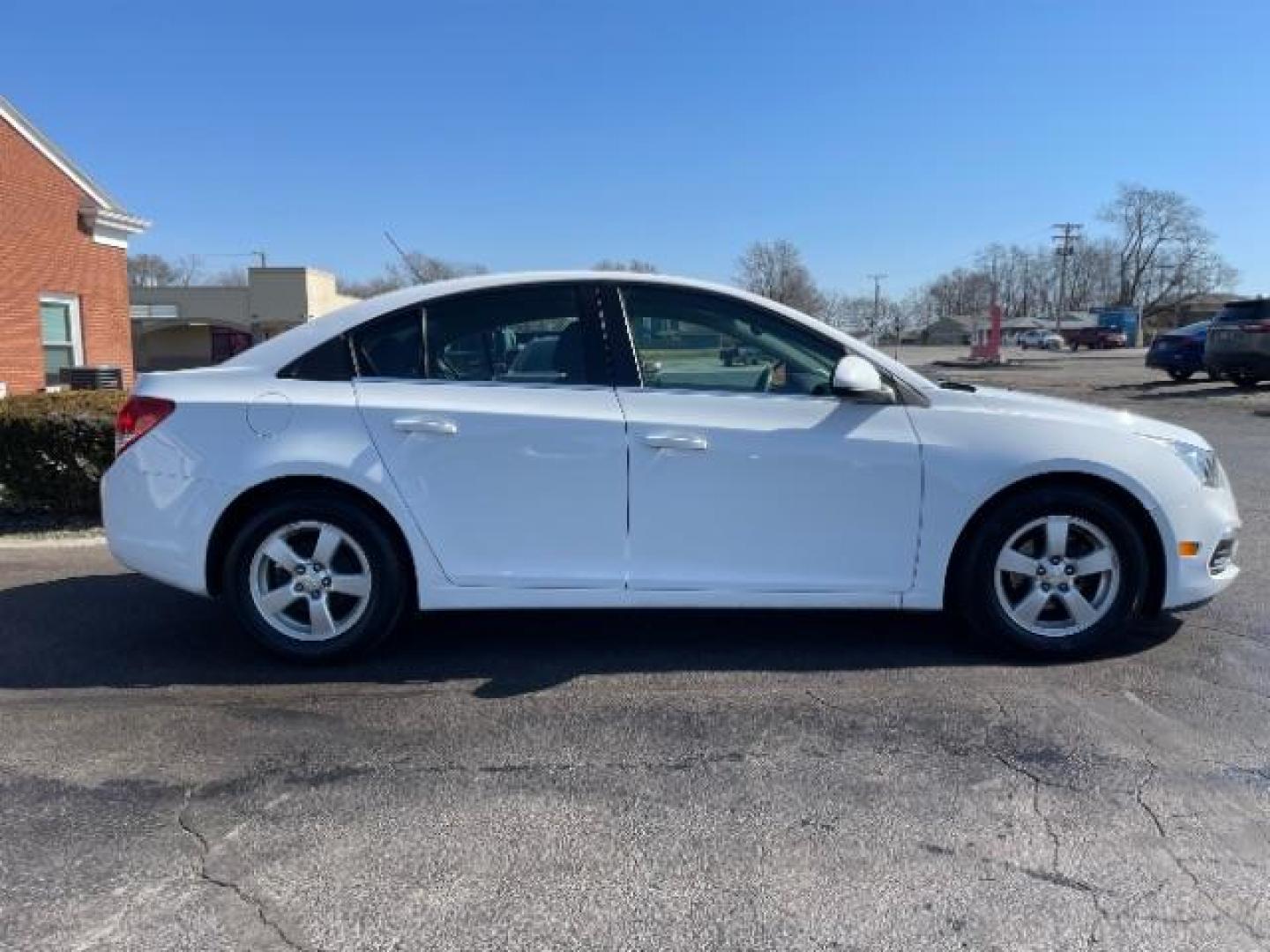 2015 Summit White Chevrolet Cruze 1LT Auto (1G1PC5SB0F7) with an 1.4L L4 DOHC 16V TURBO engine, 6-Speed Automatic transmission, located at 1951 S Dayton Lakeview Rd., New Carlisle, OH, 45344, (937) 908-9800, 39.890999, -84.050255 - Photo#3