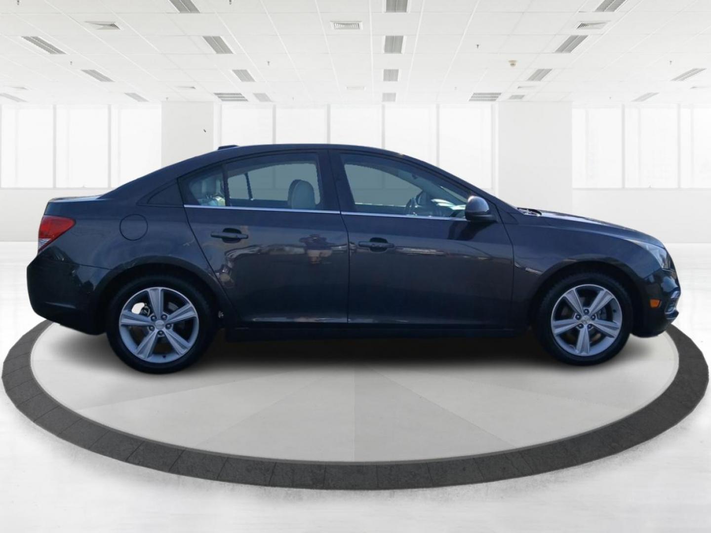 2015 Tungsten Metallic Chevrolet Cruze 2LT Auto (1G1PE5SB2F7) with an 1.4L L4 DOHC 16V TURBO engine, 6-Speed Automatic transmission, located at 1230 East Main St, Xenia, OH, 45385, (937) 908-9800, 39.688026, -83.910172 - Photo#1