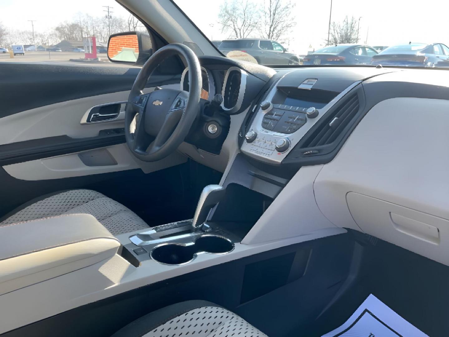 2015 Silver Ice Metallic Chevrolet Equinox (2GNFLEEK3F6) with an 2.4L L4 DOHC 16V FFV engine, 6-Speed Automatic transmission, located at 401 Woodman Dr, Riverside, OH, 45431, (937) 908-9800, 39.760899, -84.123421 - Photo#7