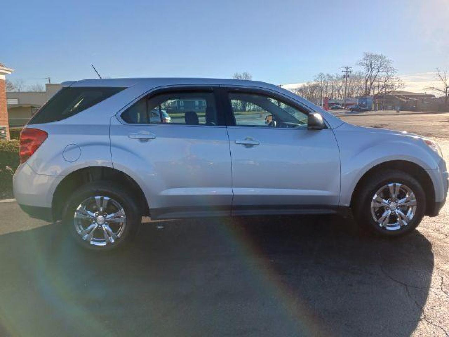 2015 Champagne Silver Metallic Chevrolet Equinox LS AWD (2GNFLEEK6F6) with an 2.4L L4 DOHC 16V FFV engine, 6-Speed Automatic transmission, located at 1184 Kauffman Ave, Fairborn, OH, 45324, (937) 908-9800, 39.807072, -84.030914 - Photo#4