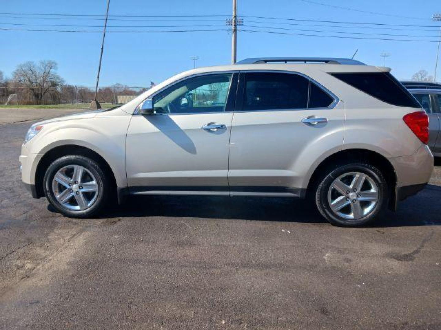 2015 Champagne Silver Metallic Chevrolet Equinox LTZ AWD (2GNFLHEK8F6) with an 2.4L L4 DOHC 16V FFV engine, 6-Speed Automatic transmission, located at 4508 South Dixie Dr, Moraine, OH, 45439, (937) 908-9800, 39.689976, -84.218452 - Photo#3