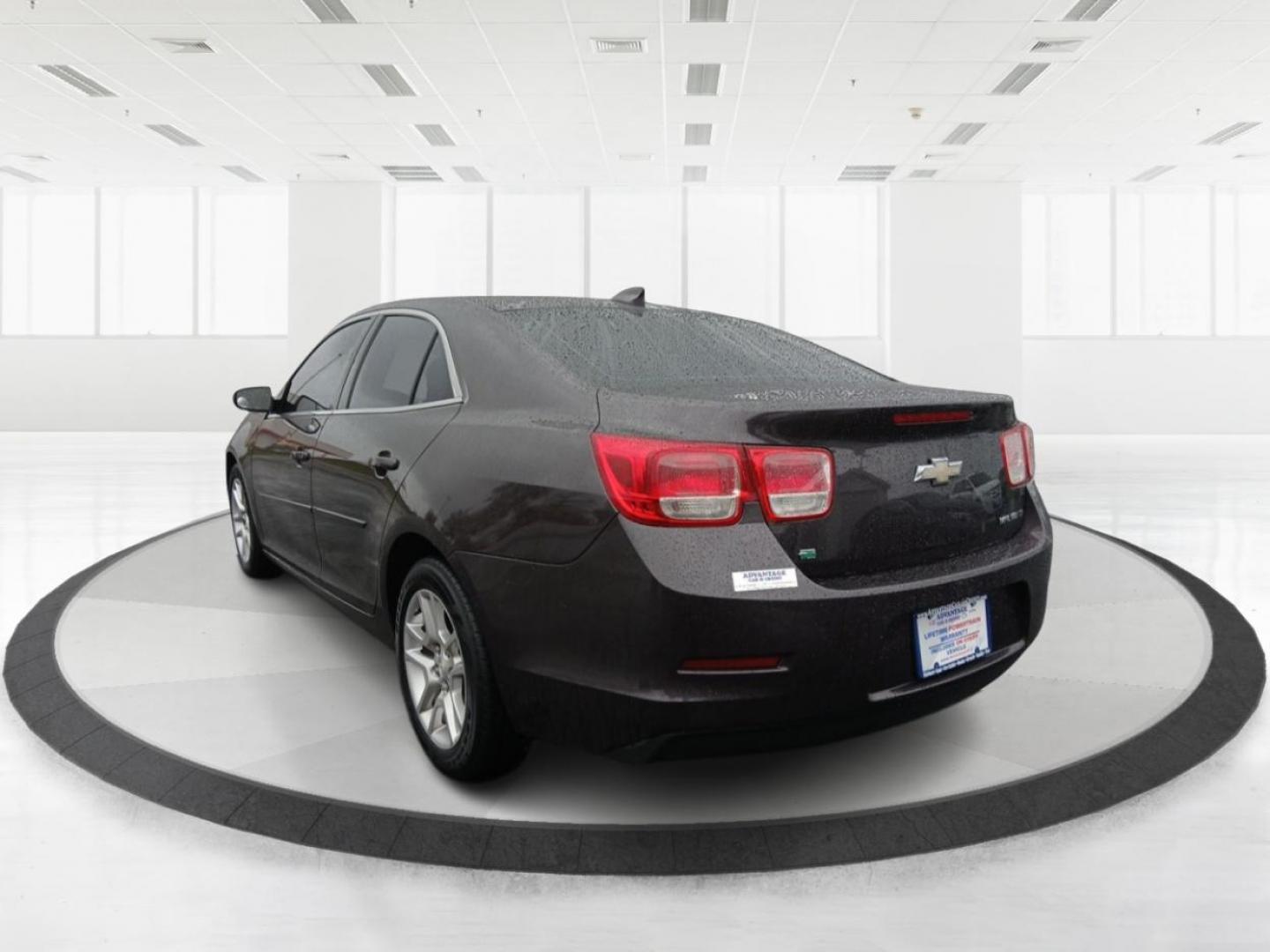 2015 Chevrolet Malibu 1LT (1G11C5SL1FF) with an 2.5L L4 DOHC 16V engine, 6-Speed Automatic transmission, located at 880 E. National Road, Vandalia, OH, 45377, (937) 908-9800, 39.891918, -84.183594 - 2015 Chevrolet Malibu 1LT - Photo#4