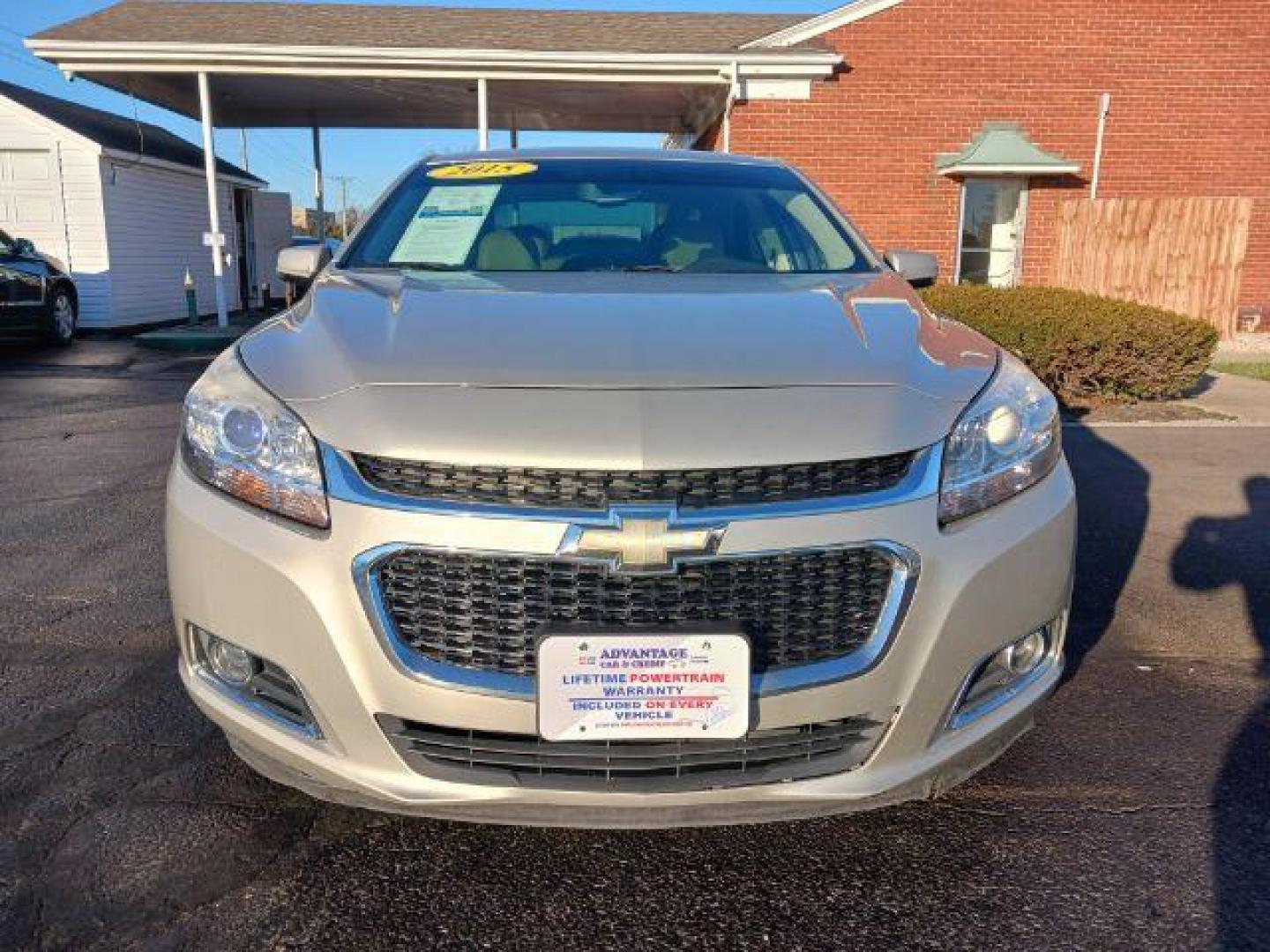 2015 Champagne Silver Metallic Chevrolet Malibu 2LT (1G11D5SL2FF) with an 2.5L L4 DOHC 16V engine, 6-Speed Automatic transmission, located at 1230 East Main St, Xenia, OH, 45385, (937) 908-9800, 39.688026, -83.910172 - Photo#1