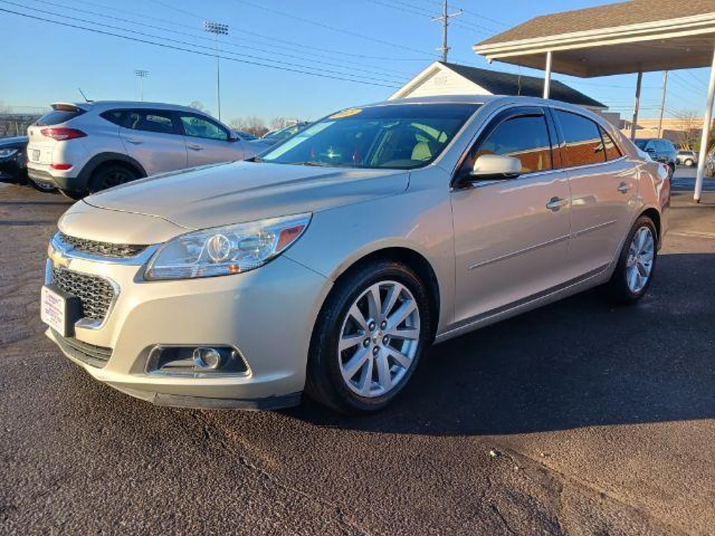 2015 Champagne Silver Metallic Chevrolet Malibu 2LT (1G11D5SL2FF) with an 2.5L L4 DOHC 16V engine, 6-Speed Automatic transmission, located at 1230 East Main St, Xenia, OH, 45385, (937) 908-9800, 39.688026, -83.910172 - Photo#2