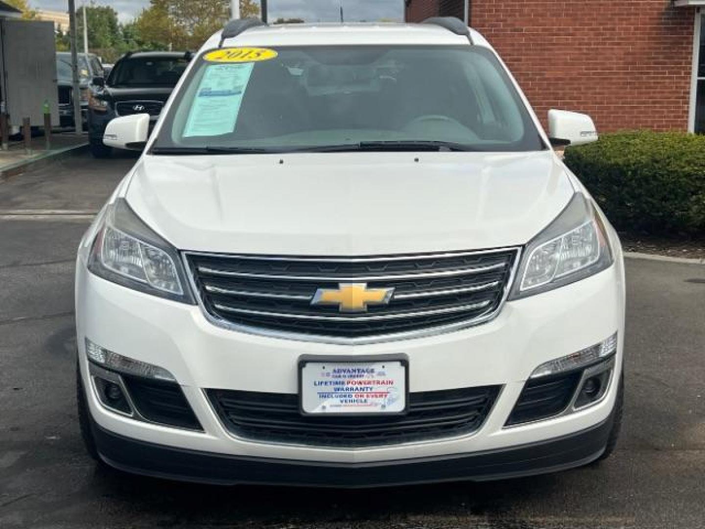 2015 White Diamond Tricoat Chevrolet Traverse 1LT AWD (1GNKVGKD8FJ) with an 3.6L V6 DOHC 24V engine, 6-Speed Automatic transmission, located at 1184 Kauffman Ave, Fairborn, OH, 45324, (937) 908-9800, 39.807072, -84.030914 - Photo#1