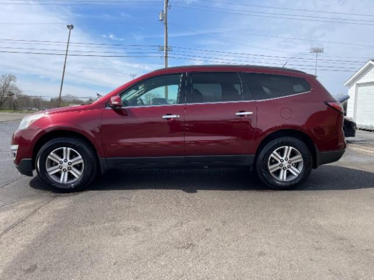 2015 Siren Red Tintcoat Chevrolet Traverse 2LT AWD (1GNKVHKD7FJ) with an 3.6L V6 DOHC 24V engine, 6-Speed Automatic transmission, located at 1099 N County Rd 25A , Troy, OH, 45373, (937) 908-9800, 40.057079, -84.212883 - Photo#4